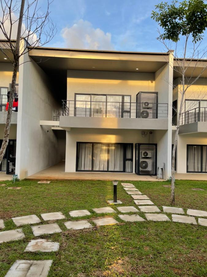 Rts - Roxy Townhouse Sematan - Private - Upper Unit Βίλα Εξωτερικό φωτογραφία